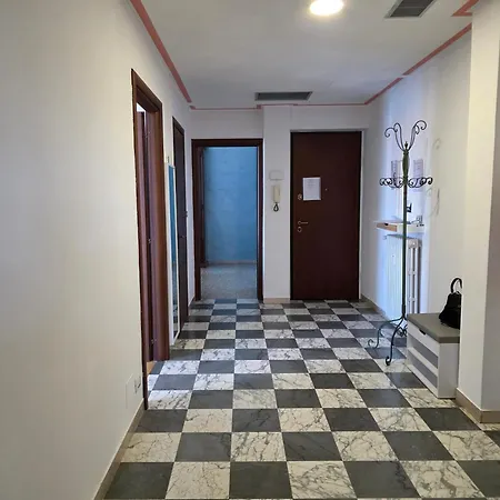 Διαμέρισμα Da Silvia Ampio Metro Paradiso *